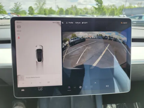 More photos of 2021 Tesla Model Y Long Range at Auto Boutique Ohio, OH