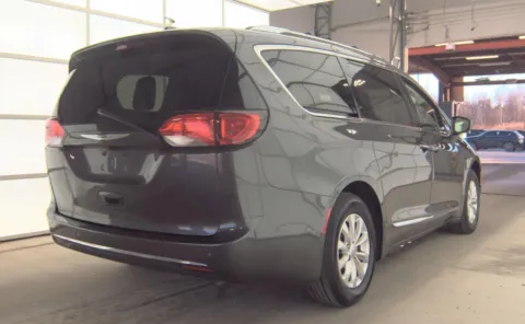 More photos of 2019 Chrysler Pacifica Touring L at Auto Boutique Ohio, OH