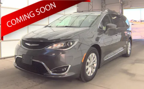 Gray 2019 Chrysler Pacifica Touring L for sale in Columbus, OH