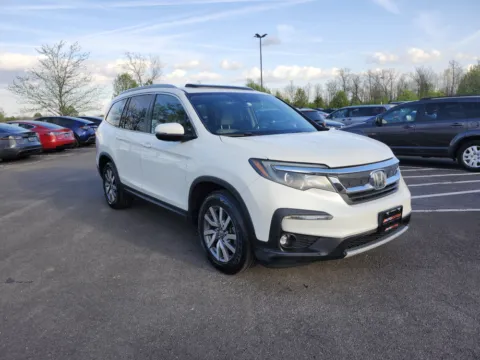 More photos of 2019 Honda Pilot EX-L w/Navi & RES at Auto Boutique Ohio, OH