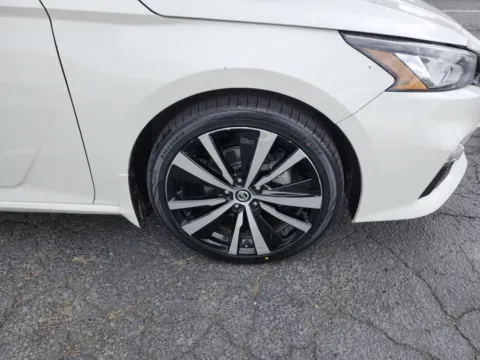 Another view of 2022 Nissan Altima 2.5 SR for sale in Columbus, OH at Auto Boutique Ohio