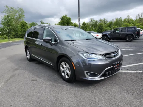 Gray 2018 Chrysler Pacifica Hybrid Touring L for sale in Columbus, OH