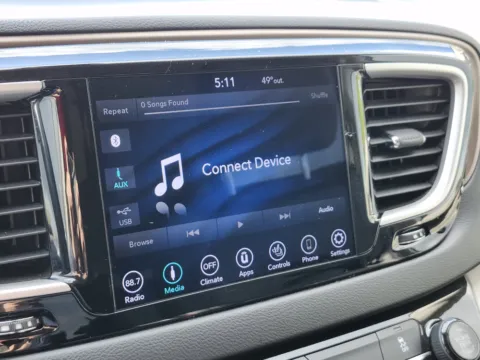 More photos of 2018 Chrysler Pacifica Hybrid Touring L at Auto Boutique Ohio, OH