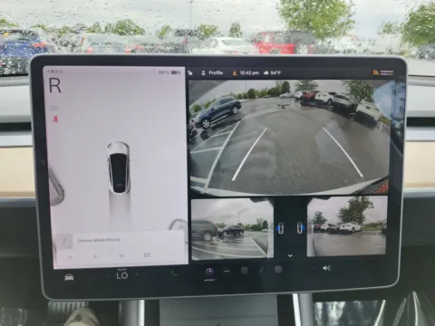 More photos of 2020 Tesla Model Y Long Range at Auto Boutique Ohio, OH