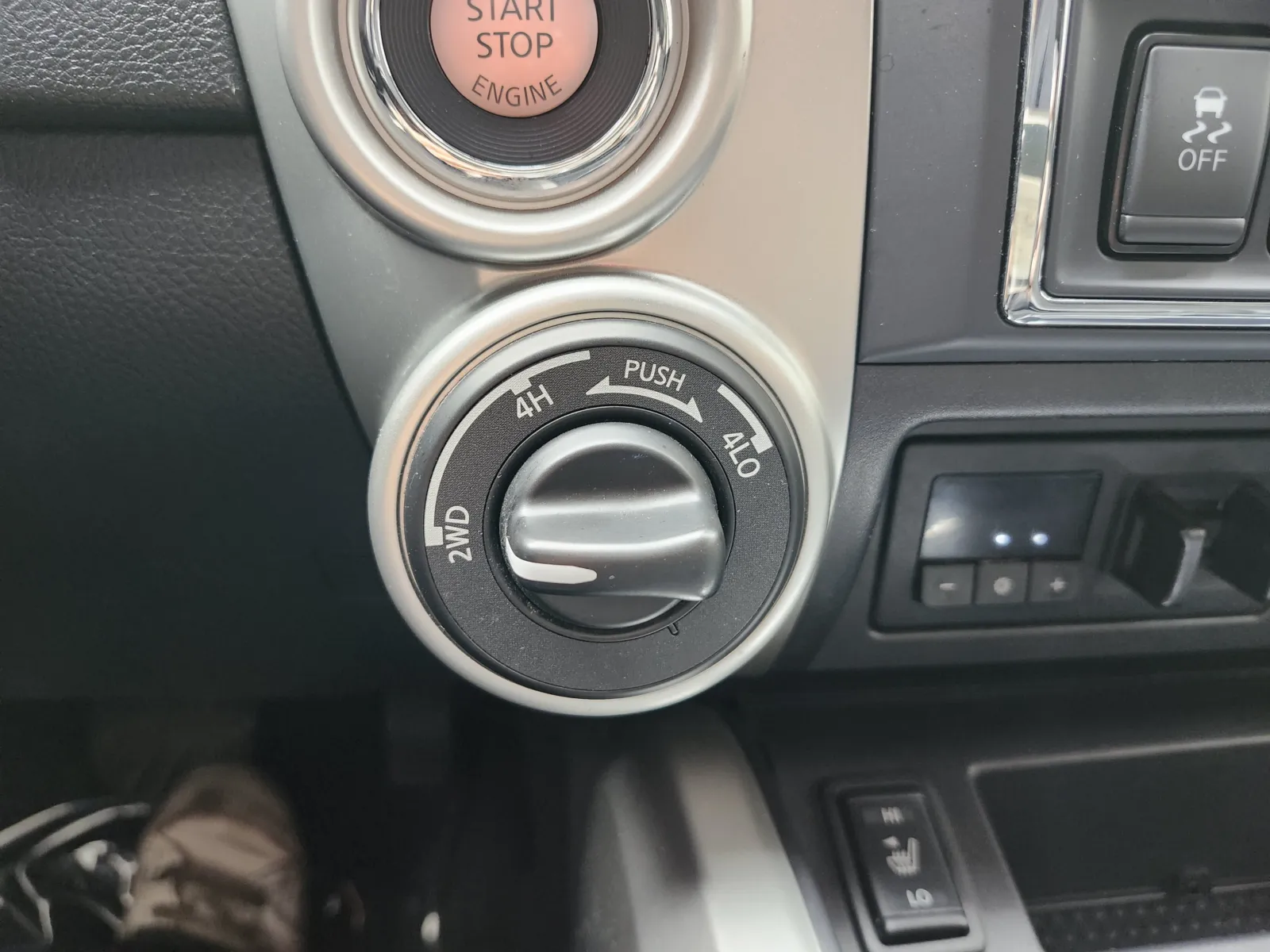 Nissan Titan photo 10