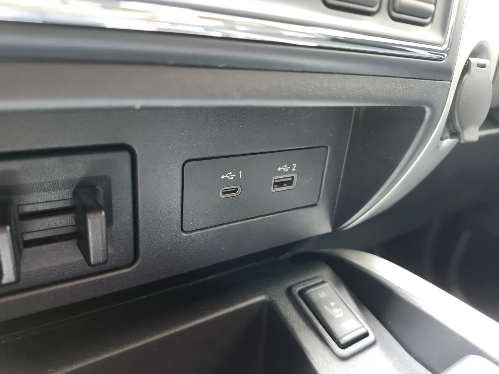 Nissan Titan photo 13