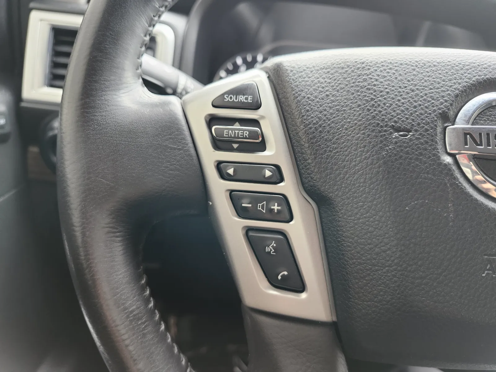 Nissan Titan photo 40