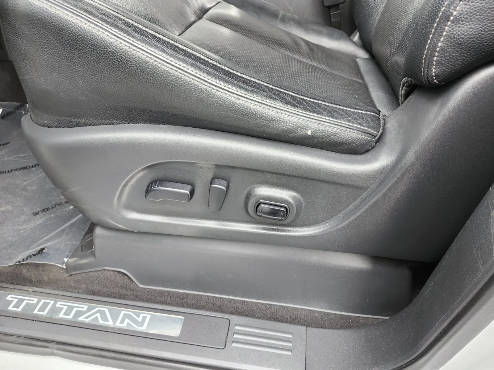 Nissan Titan photo 30
