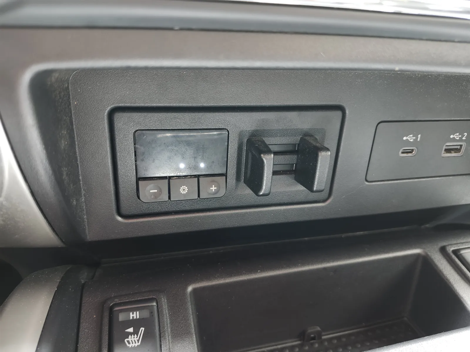 Nissan Titan photo 12