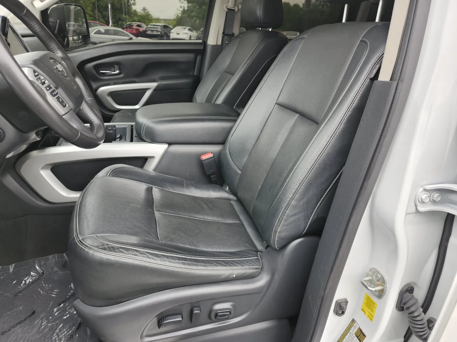 Nissan Titan photo 29