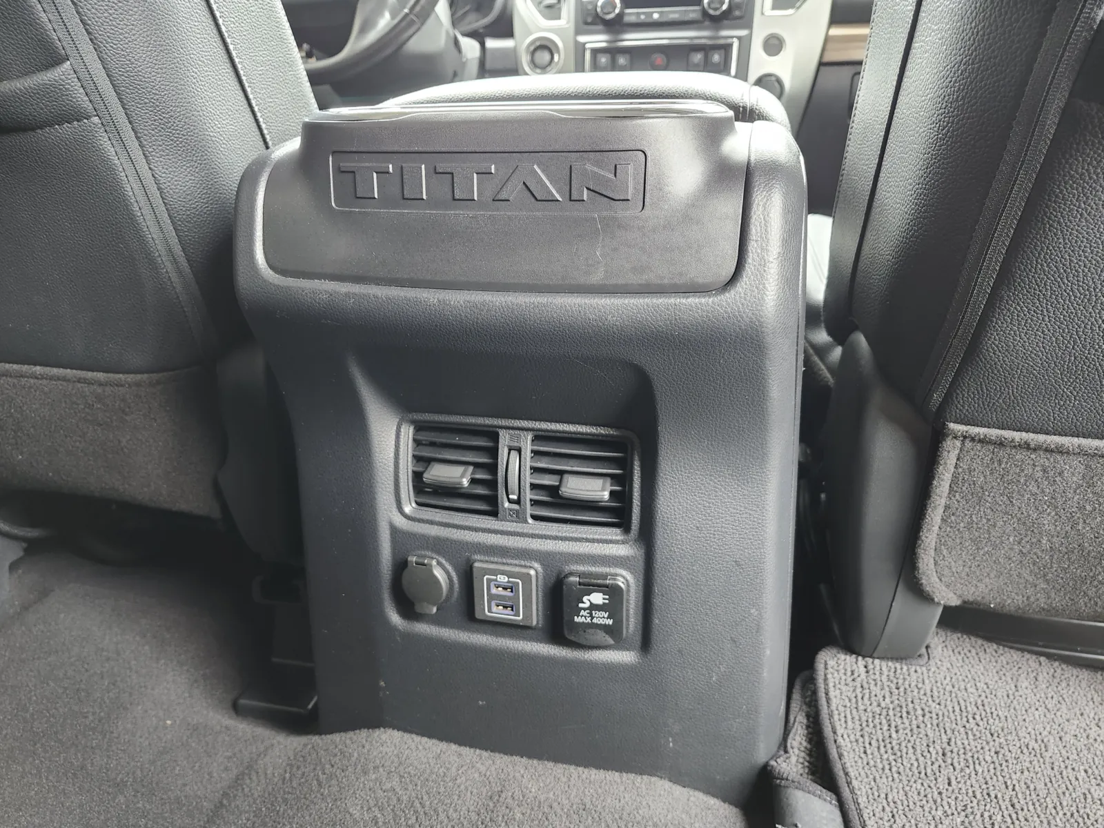 Nissan Titan photo 27