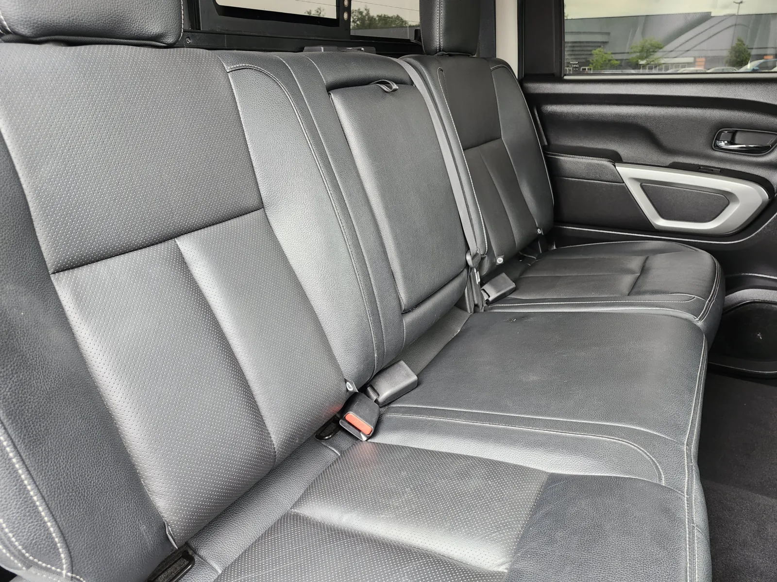 Nissan Titan photo 25