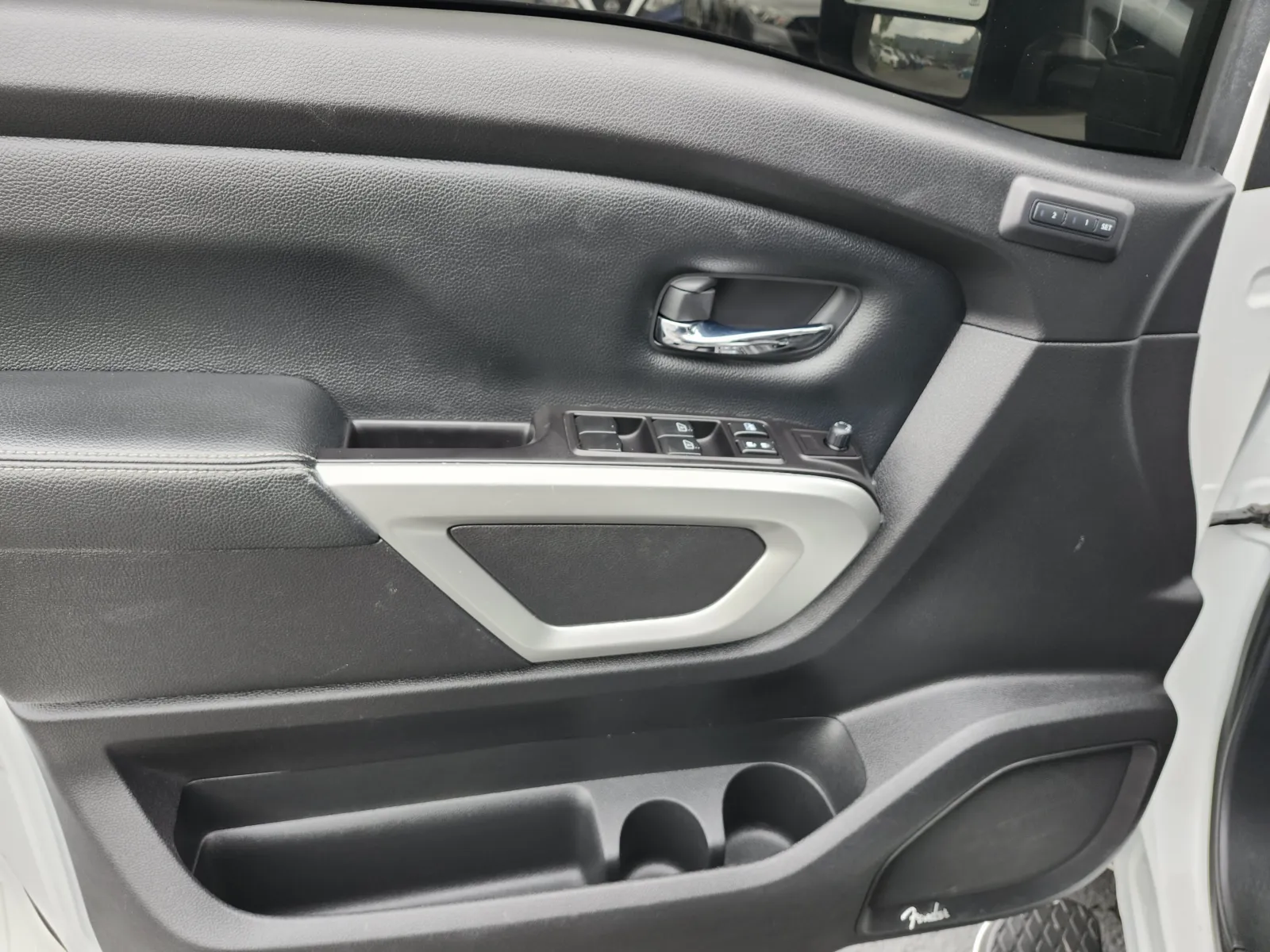 Nissan Titan photo 31