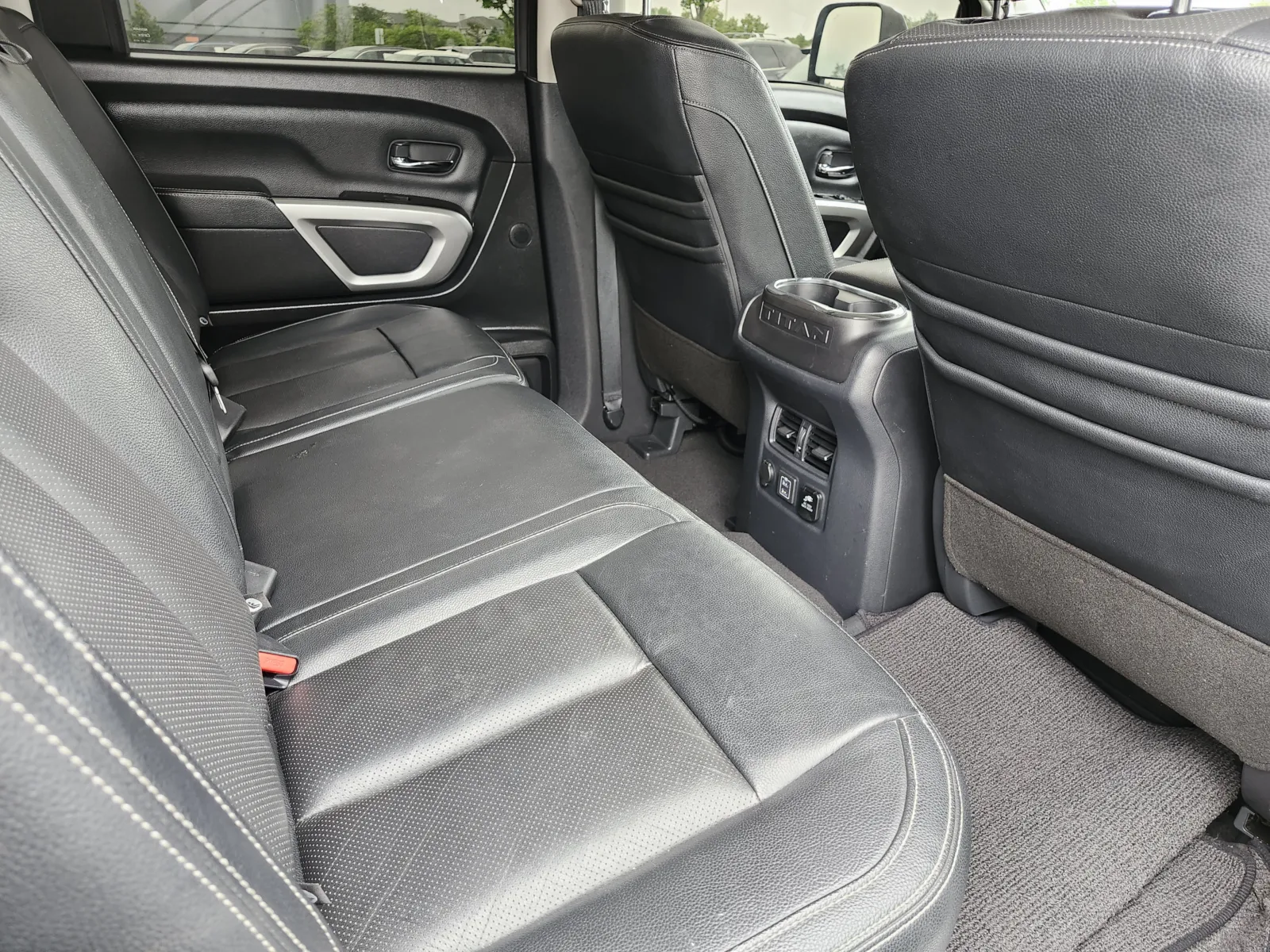 Nissan Titan photo 26
