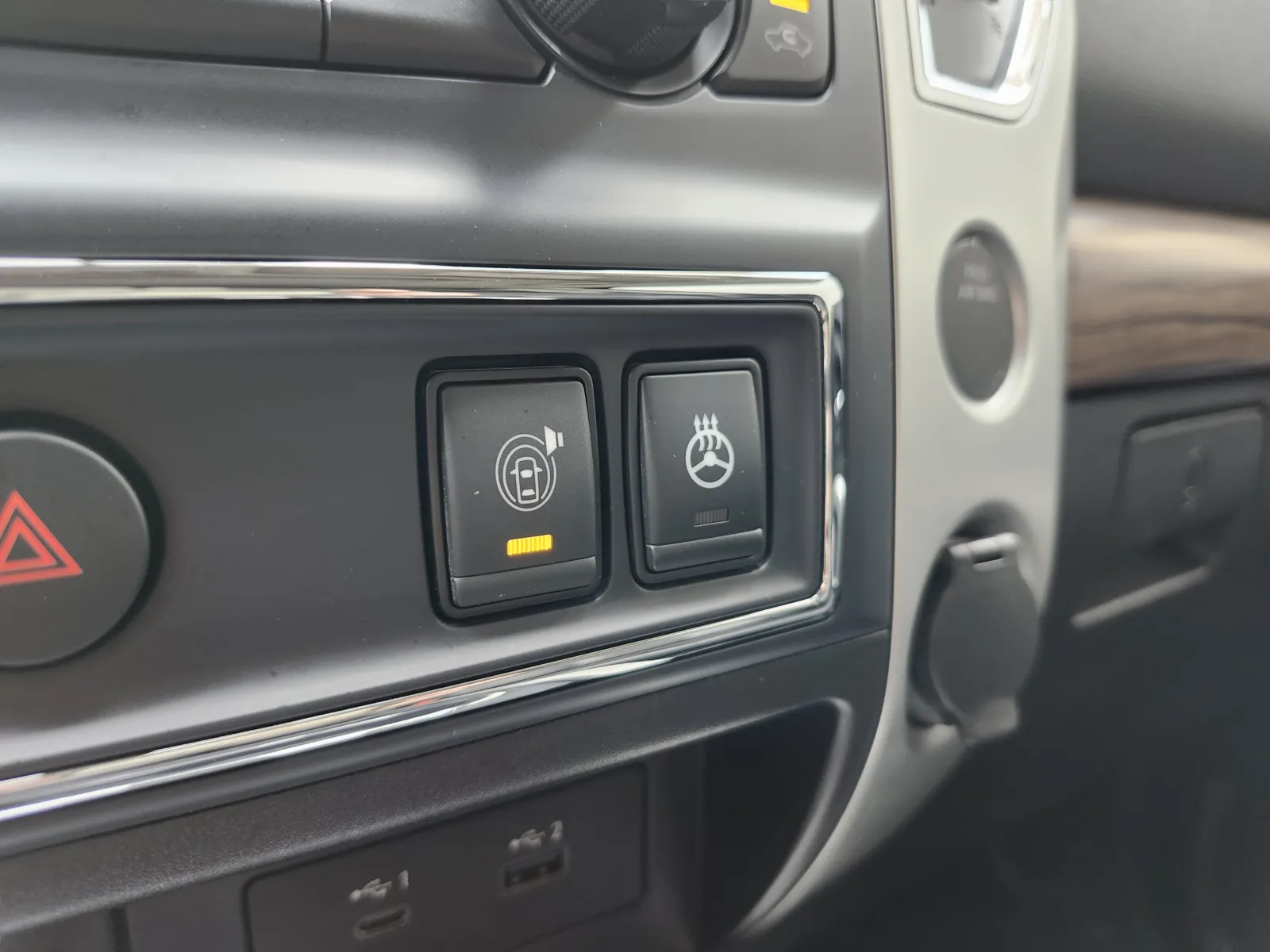 Nissan Titan photo 11