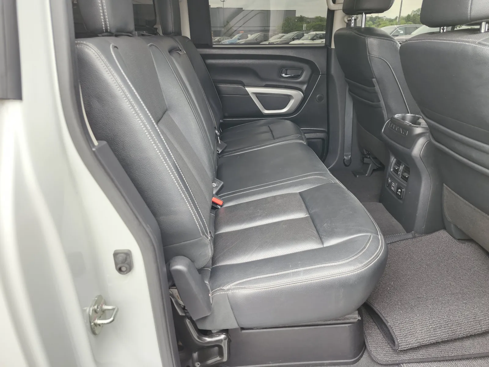 Nissan Titan photo 24