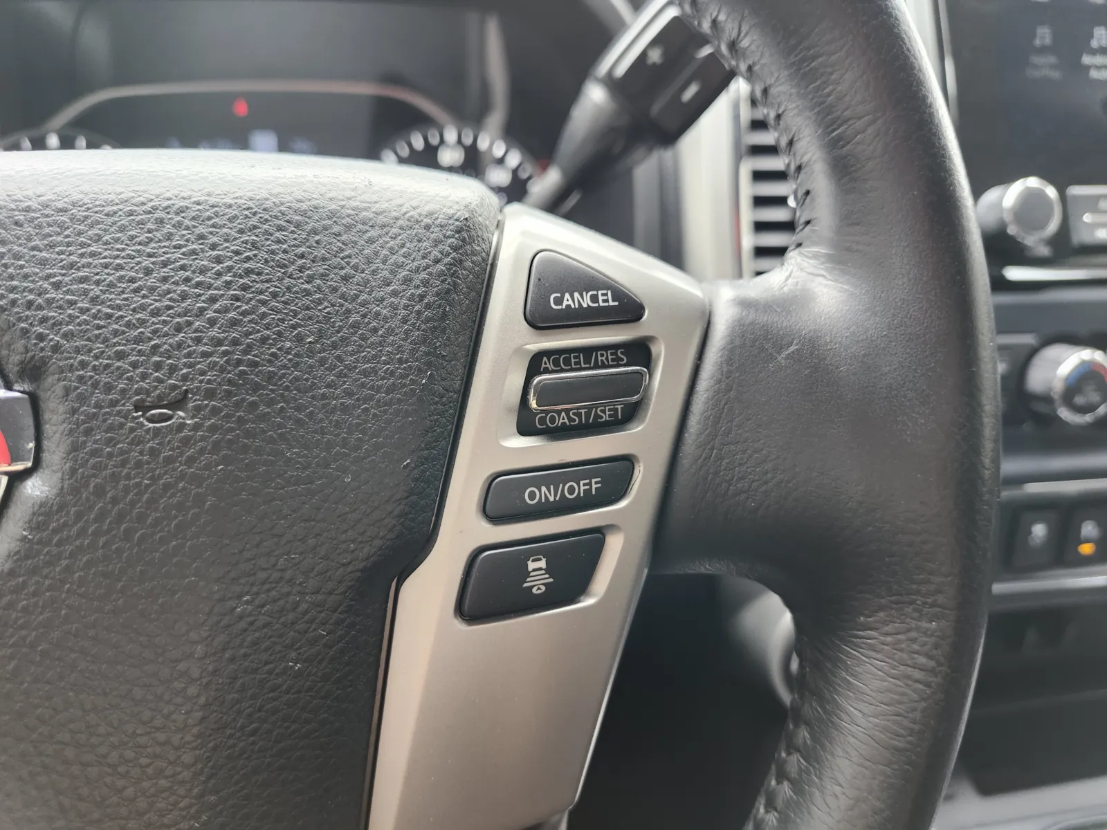 Nissan Titan photo 39