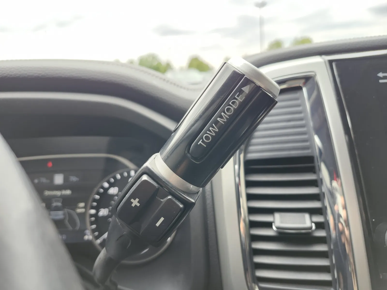 Nissan Titan photo 38