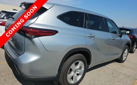 More photos of 2021 Toyota Highlander Hybrid LE at Auto Boutique Ohio, OH