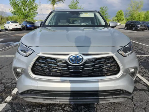 Another view of 2021 Toyota Highlander Hybrid LE for sale in Columbus, OH at Auto Boutique Ohio