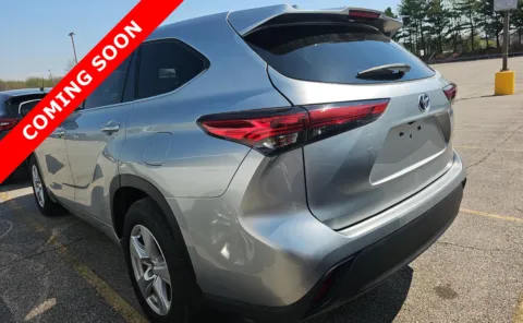 More photos of 2021 Toyota Highlander Hybrid LE at Auto Boutique Ohio, OH