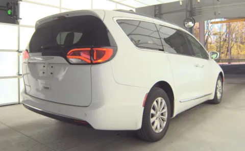 More photos of 2017 Chrysler Pacifica Touring-L at Auto Boutique Ohio, OH
