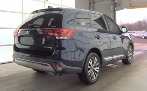 More photos of 2019 Mitsubishi Outlander SE at Auto Boutique Ohio, OH