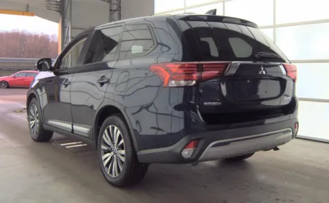 More photos of 2019 Mitsubishi Outlander SE at Auto Boutique Ohio, OH