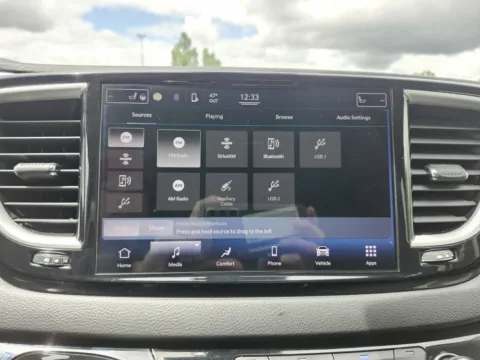 More photos of 2022 Chrysler Pacifica Touring L at Auto Boutique Ohio, OH