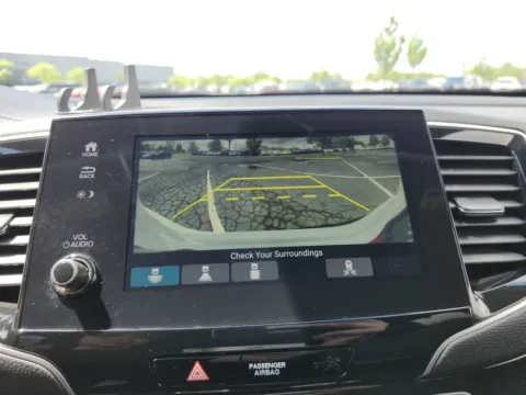 More photos of 2021 Honda Pilot Touring 7-Passenger at Auto Boutique Ohio, OH