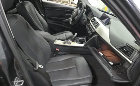 More photos of 2018 BMW 3 Series 320i xDrive at Auto Boutique Ohio, OH