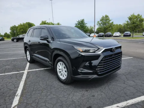 More photos of 2026 Toyota Grand Highlander Hybrid XLE at Auto Boutique Ohio, OH