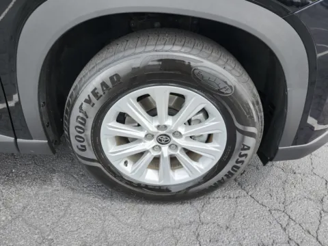 More photos of 2026 Toyota Grand Highlander Hybrid XLE at Auto Boutique Ohio, OH