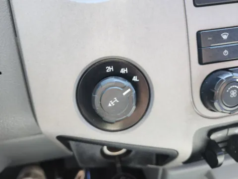 More photos of 2015 Ford Super Duty F-250 SRW XLT at Auto Boutique Ohio, OH