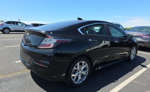 More photos of 2016 Chevrolet Volt Premier at Auto Boutique Ohio, OH