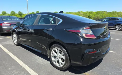 More photos of 2016 Chevrolet Volt Premier at Auto Boutique Ohio, OH