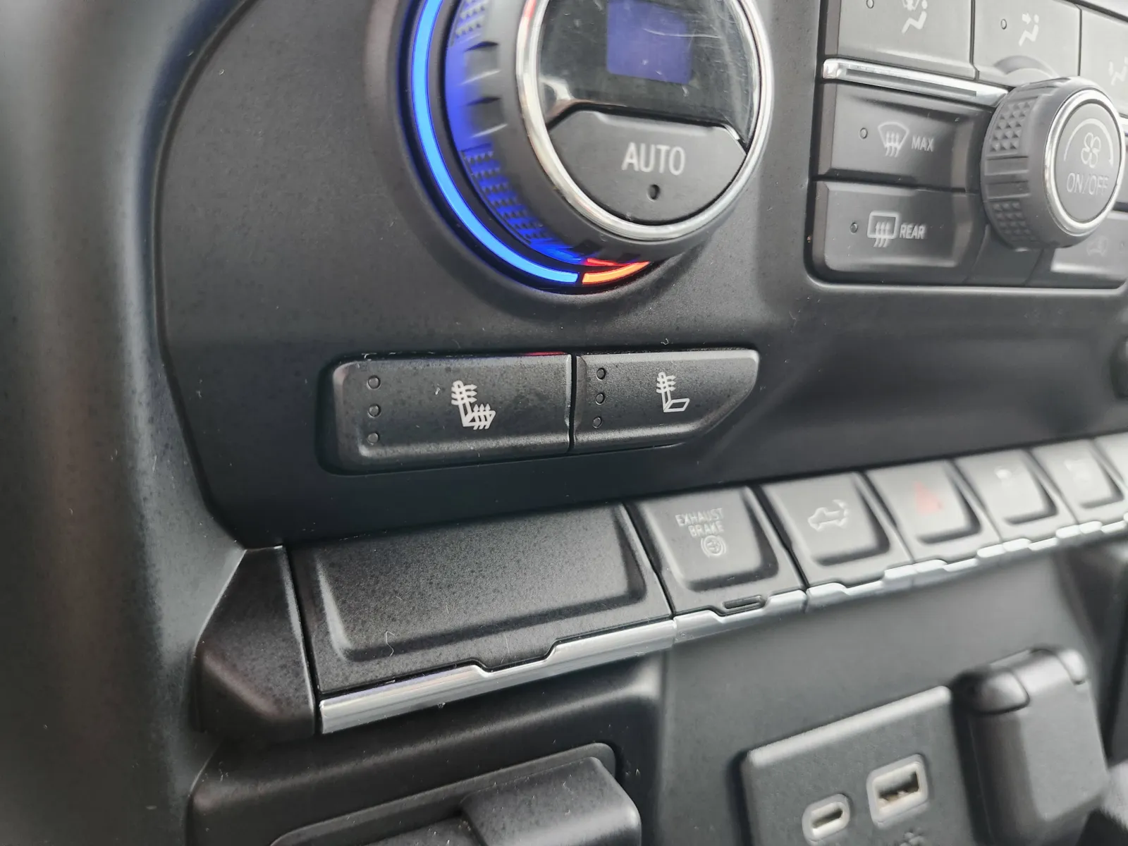 2023 Chevrolet Silverado 3500HD LT - Photo 8