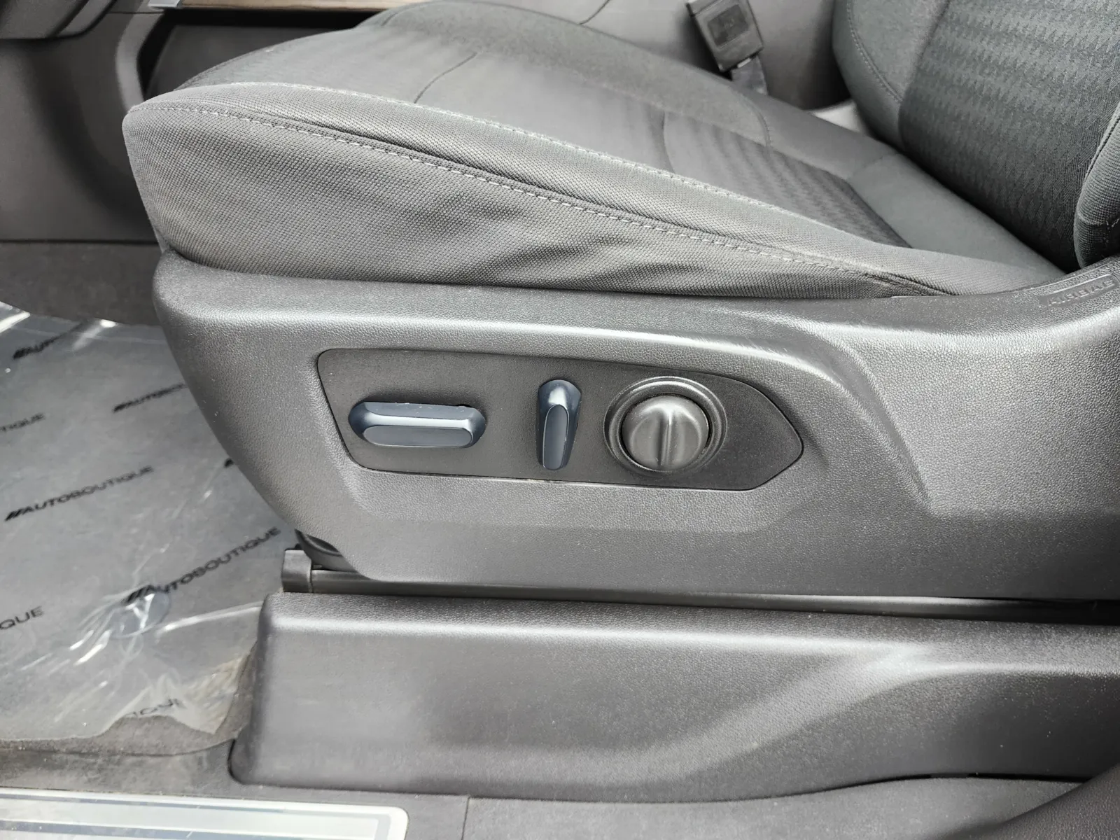 2023 Chevrolet Silverado 3500HD LT - Photo 25