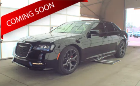 Black 2020 Chrysler 300 Touring L for sale in Columbus, OH