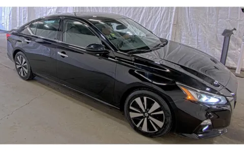 Another view of 2019 Nissan Altima 2.5 SV for sale in Columbus, OH at Auto Boutique Ohio