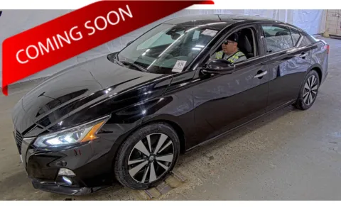 Black 2019 Nissan Altima 2.5 SV for sale in Columbus, OH