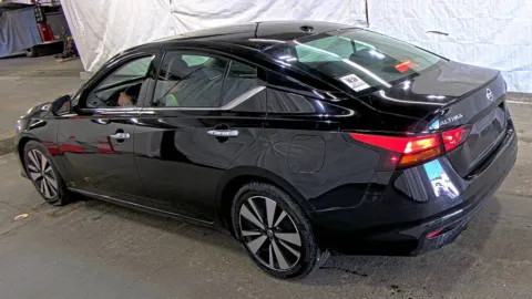 More photos of 2019 Nissan Altima 2.5 SV at Auto Boutique Ohio, OH