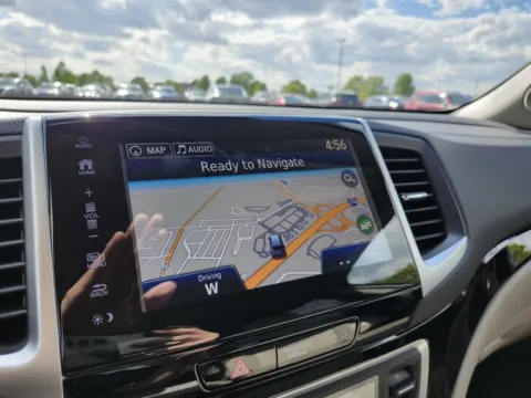 More photos of 2017 Honda Pilot Touring at Auto Boutique Ohio, OH