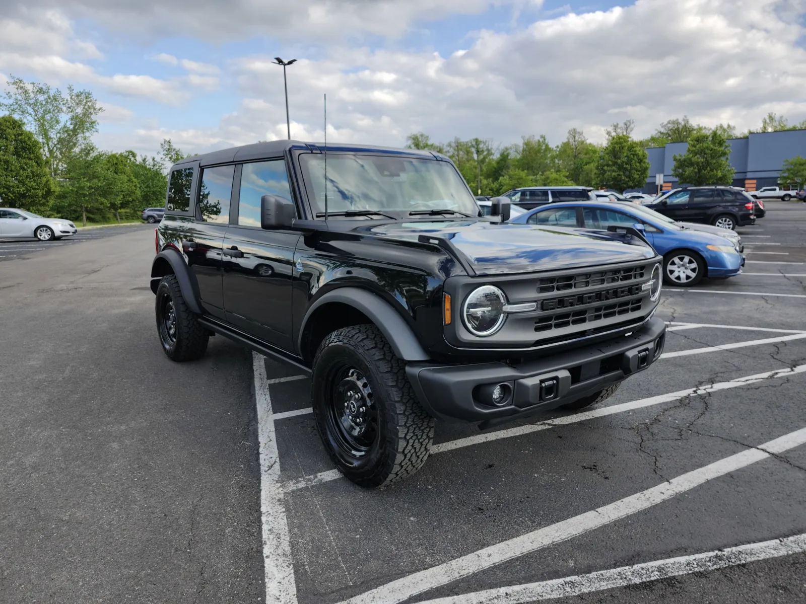 Black 2023 Ford Bronco Black Diamond for sale in Columbus, OH