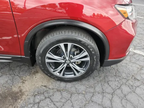More photos of 2018 Nissan Rogue SL at Auto Boutique Ohio, OH