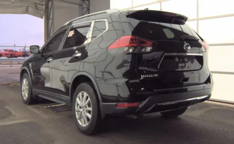 More photos of 2017 Nissan Rogue SV at Auto Boutique Ohio, OH