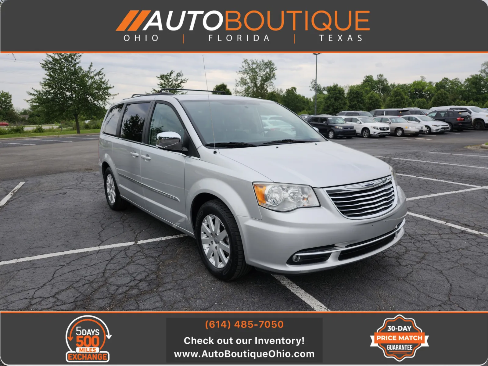 2011 Chrysler Town & Country Touring-L's photo