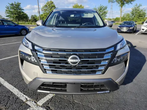 More photos of 2024 Nissan Rogue SL at Auto Boutique Ohio, OH