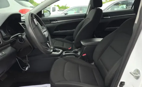 More photos of 2020 Hyundai Elantra SEL at Auto Boutique Ohio, OH