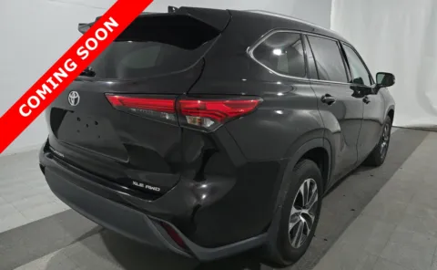 More photos of 2021 Toyota Highlander XLE at Auto Boutique Ohio, OH